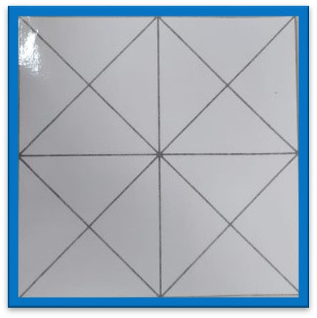 foglio con linee che, intersecandosi, formano diversi quadrati. foglio con linee che, intersecandosi, formano diversi quadrati.
